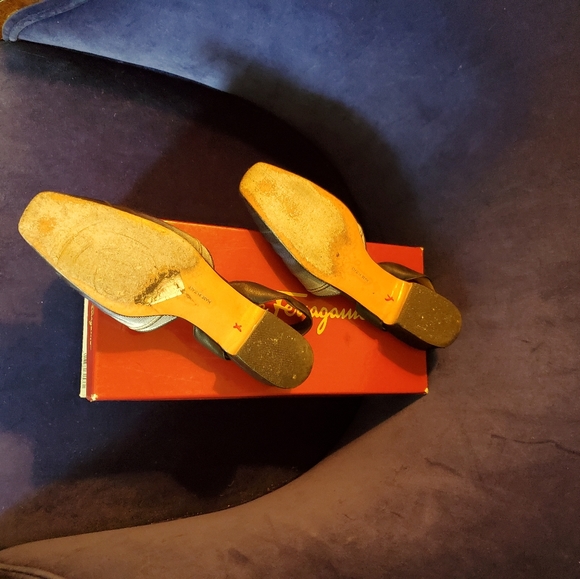 Navy Ferragamo casual flats - Picture 3 of 5